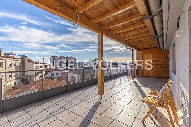 Foto 1df50afd-9279-4cac-8543-202aeb6d9e95. Dúplex atico duplex en el centro con plaza de parking en Terrassa