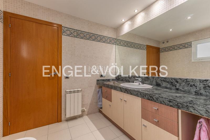 Foto 2dc122d8-ef80-4328-be04-123ec0d4df8f. Dúplex atico duplex en el centro con plaza de parking en Terrassa