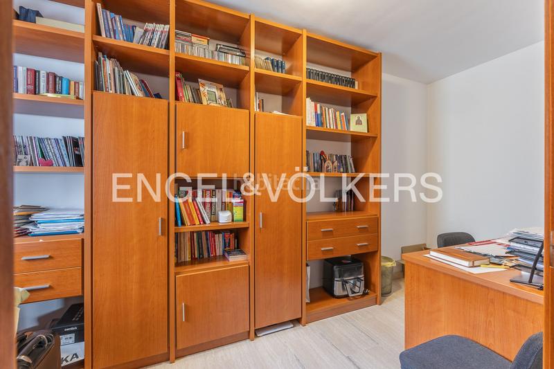 Foto 37ed82dc-0b09-44b3-83d1-f259c19fcd19. Dúplex atico duplex en el centro con plaza de parking en Terrassa