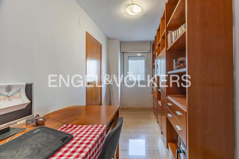 Foto 3bbcee98-52ac-40d4-9bb7-28ffb5d75b22. Dúplex atico duplex en el centro con plaza de parking en Terrassa