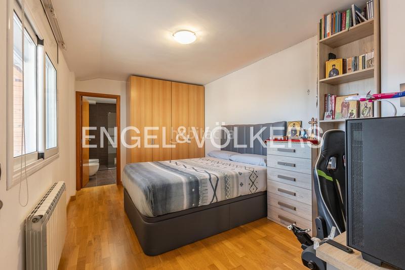 Foto 414475aa-0900-4bdb-b7ea-5ff93dc89464. Dúplex atico duplex en el centro con plaza de parking en Terrassa