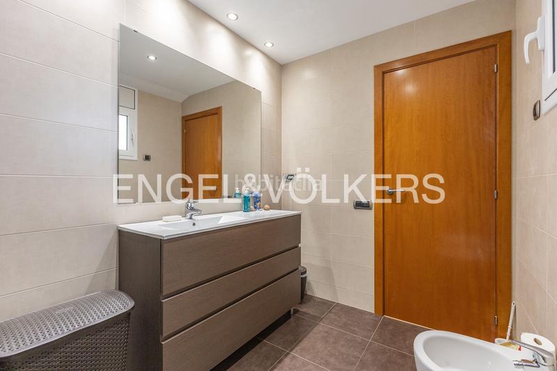 Foto 4cd3927d-6bd1-431d-a756-1417b6e01f4a. Dúplex atico duplex en el centro con plaza de parking en Terrassa