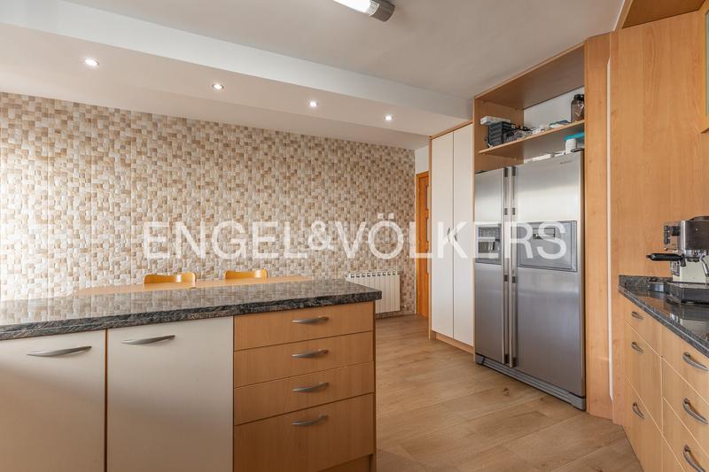 Foto 68ba700a-2647-459e-8f6c-5cb0eebae2e8. Dúplex atico duplex en el centro con plaza de parking en Terrassa