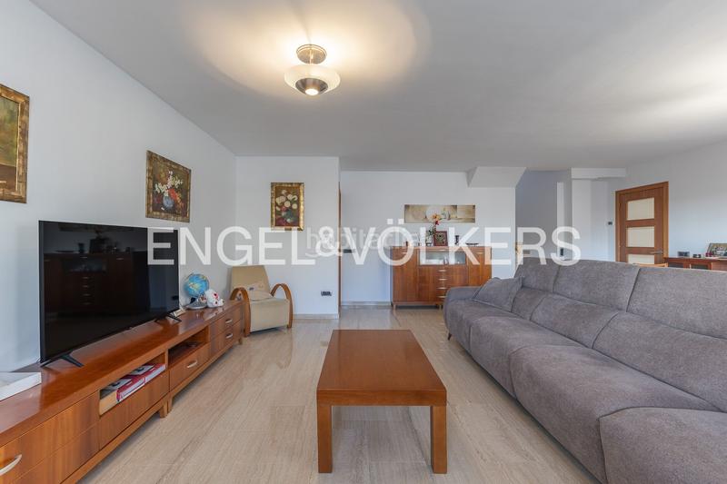 Foto 73c3cab0-5246-442a-9aa4-7c3e6f69f0f0. Dúplex atico duplex en el centro con plaza de parking en Terrassa