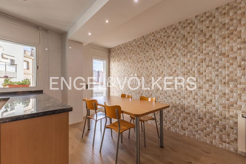 Foto 88c8e99d-384b-4f48-b593-934d849b15a6. Dúplex atico duplex en el centro con plaza de parking en Terrassa