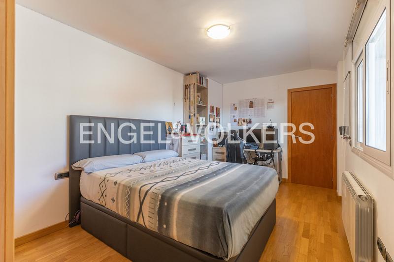 Foto 9492219c-4f89-4395-84b5-f824893518c1. Dúplex atico duplex en el centro con plaza de parking en Terrassa