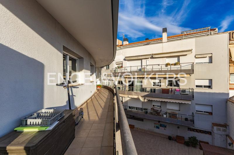 Foto 969bb55b-6071-4ce0-88b1-4716a9f7047c. Dúplex atico duplex en el centro con plaza de parking en Terrassa