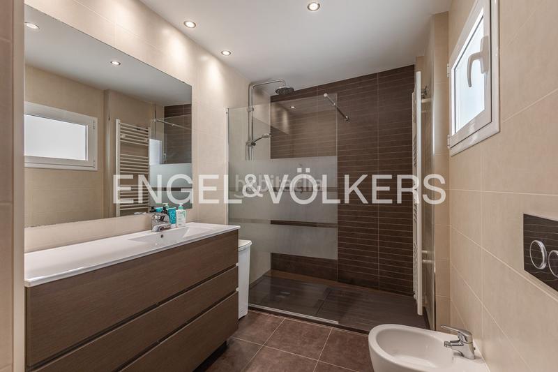 Foto a16bc7d2-2061-467b-88b0-85b758a47925. Dúplex atico duplex en el centro con plaza de parking en Terrassa