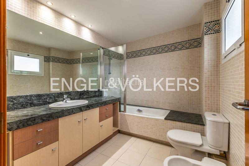 Foto a618c494-ed48-4f05-8f6f-09a548b8aca9. Dúplex atico duplex en el centro con plaza de parking en Terrassa