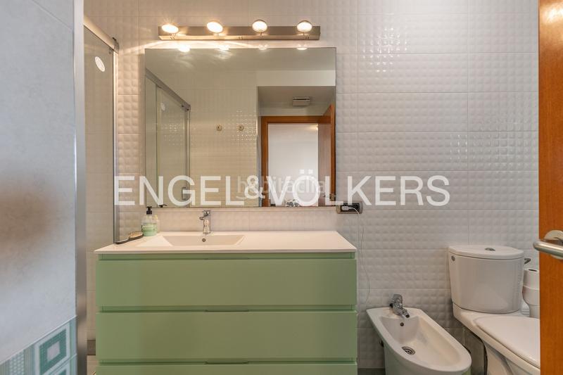 Foto ae6e6f63-2b2f-453a-b1b0-da70b5e705a6. Dúplex atico duplex en el centro con plaza de parking en Terrassa