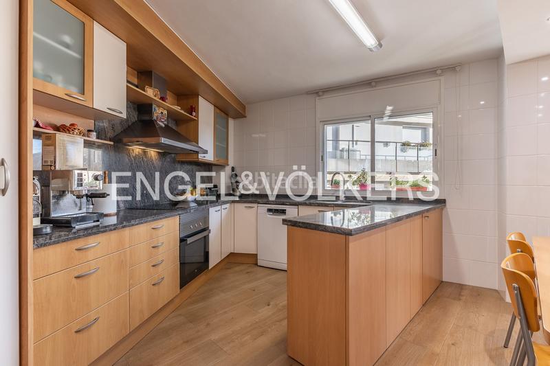 Foto b0cfac2c-2884-4876-b382-10cd8beed017. Dúplex atico duplex en el centro con plaza de parking en Terrassa