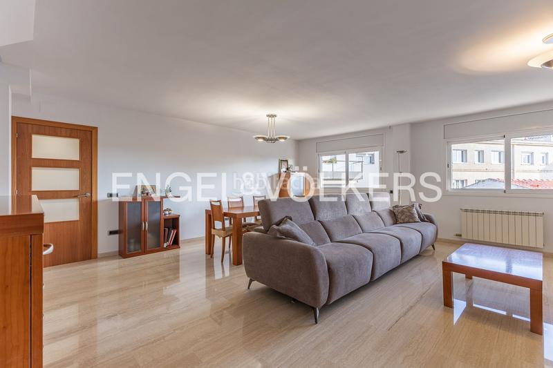 Foto b82d0ff3-1594-4b64-9fd7-f6180c6a718b. Dúplex atico duplex en el centro con plaza de parking en Terrassa