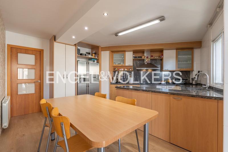 Foto cb115647-ed28-40f1-9e27-4b0a38258be4. Dúplex atico duplex en el centro con plaza de parking en Terrassa