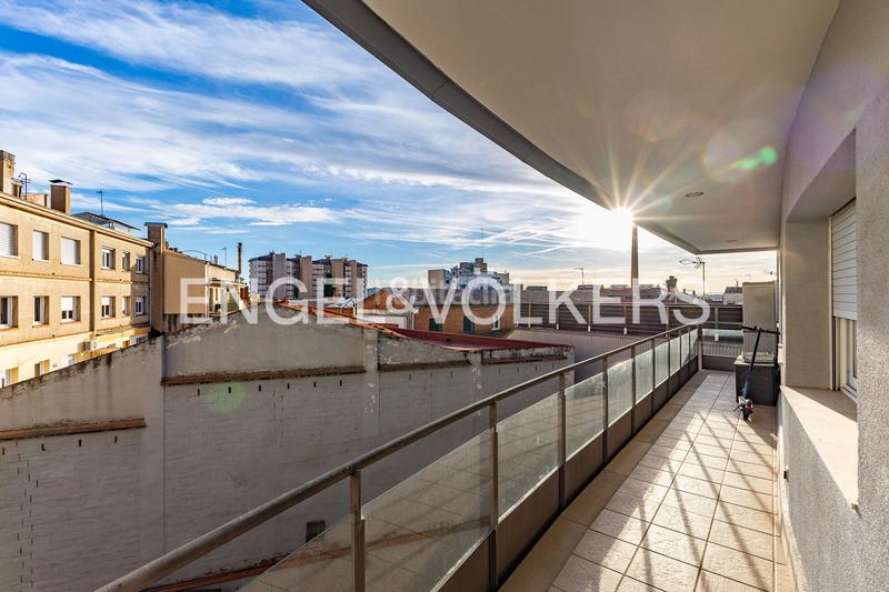 Foto ccb95c60-841d-4e52-82f4-123c443964a2. Dúplex atico duplex en el centro con plaza de parking en Terrassa