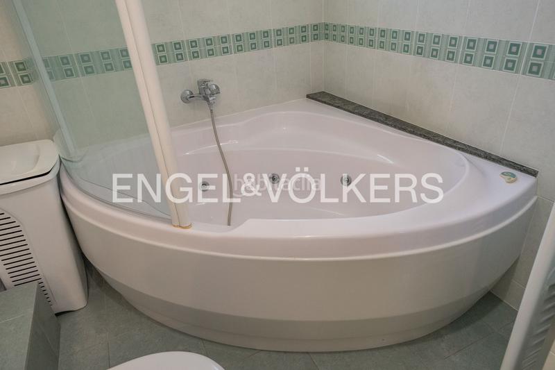 Foto d7f29dd7-93f6-417b-a28b-4721c26c9e9d. Dúplex atico duplex en el centro con plaza de parking en Terrassa