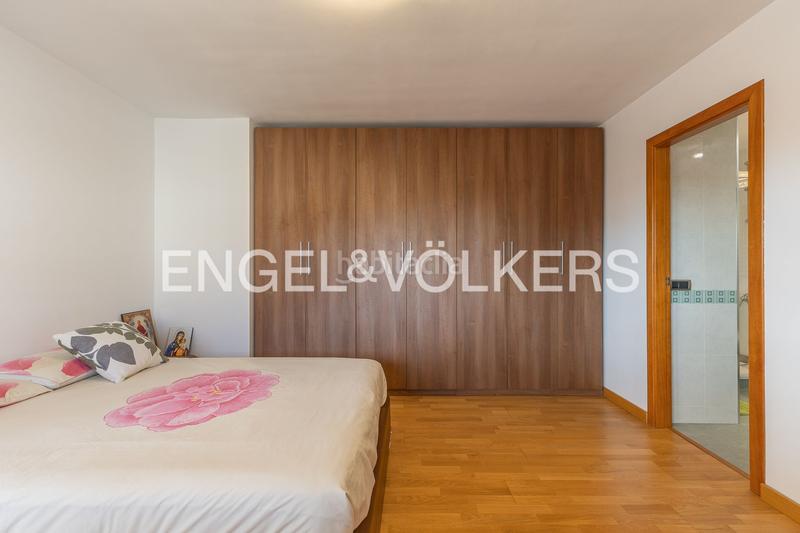 Foto dc52fea5-2b78-4366-9cbd-dddab9a718db. Dúplex atico duplex en el centro con plaza de parking en Terrassa