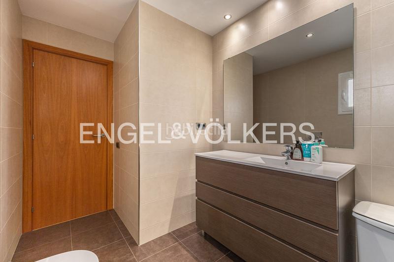 Foto def6c9ce-1ad9-47bc-be26-3bd5a0415b92. Dúplex atico duplex en el centro con plaza de parking en Terrassa