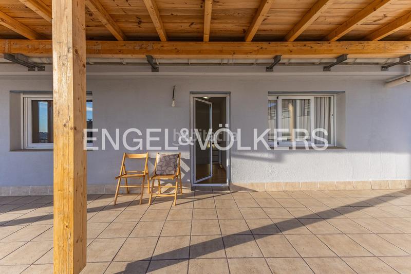 Foto f501a98f-ee62-43c6-b859-370688be9b15. Dúplex atico duplex en el centro con plaza de parking en Terrassa