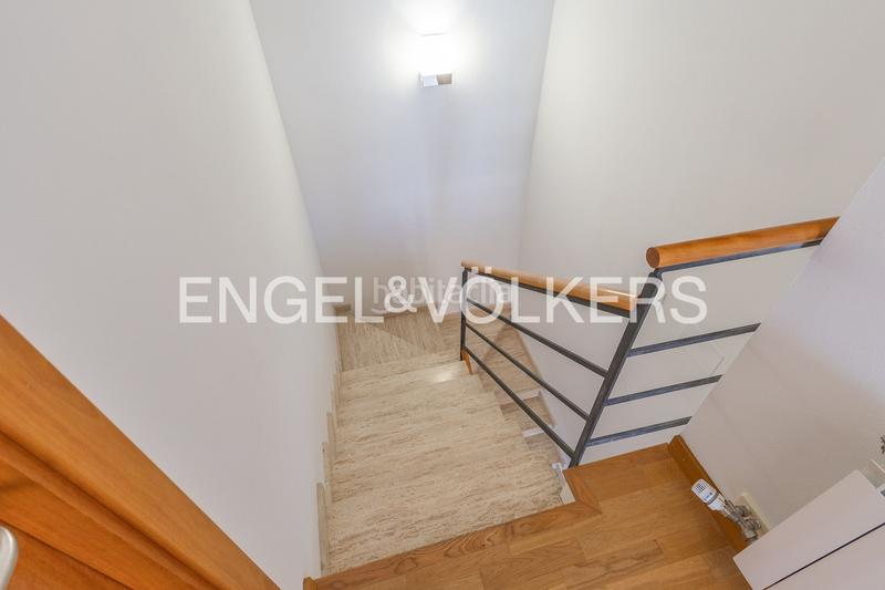 Foto ffb15da2-9f25-4e26-a754-6b954746137f. Dúplex atico duplex en el centro con plaza de parking en Terrassa