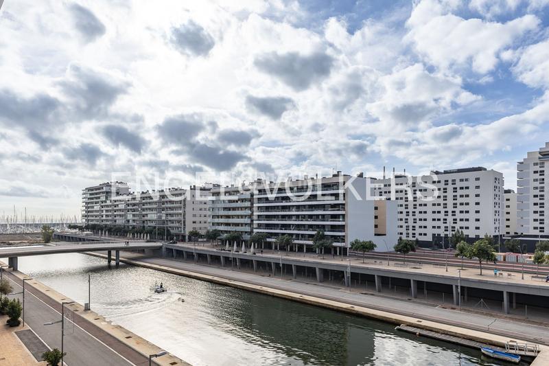 Foto 13050c9d-7393-4f9f-bdaa-67bac606ef31. Dachwohnung mit heizung parking pool in Port Badalona