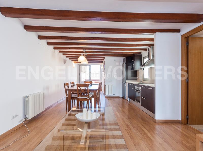 Foto 1276a50e-153b-4371-b0a1-2251b6824254. Location attique avec chauffage dans La Nova Esquerra de l´Eixample Barcelona