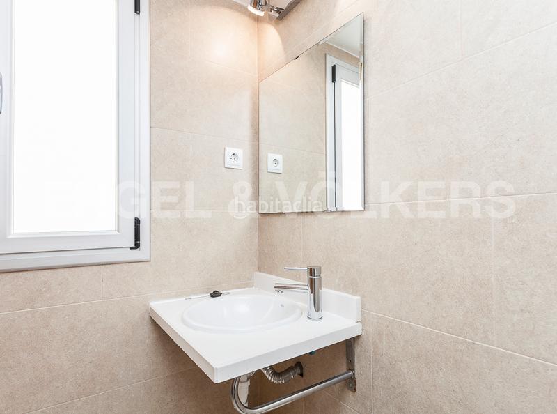 Foto f5a0ec2f-0b2f-4631-a4f6-f31014e20370. Location attique avec chauffage dans La Nova Esquerra de l´Eixample Barcelona