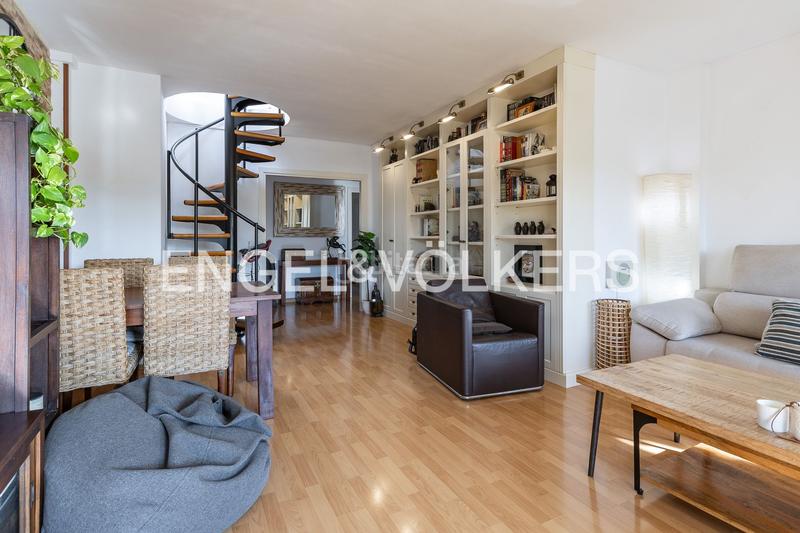 Foto 0a2e7eb4-745f-4839-9e67-bd8c1ae07d68. Àtic amb calefacció aparcament piscina a Serraparera Cerdanyola del Vallès