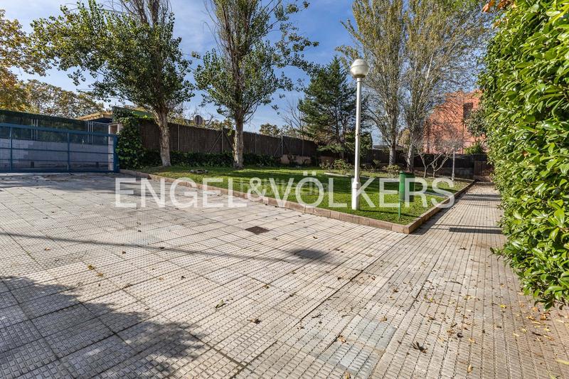 Foto 29aea64b-3759-490b-9e49-25806e6aa7df. Àtic amb calefacció aparcament piscina a Serraparera Cerdanyola del Vallès