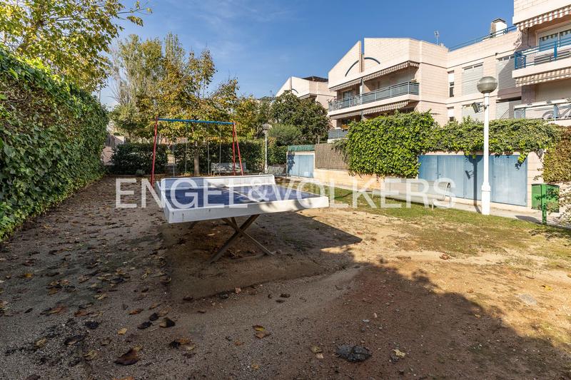 Foto 60f2c651-67c1-4862-9f6d-d43b962242cb. Àtic amb calefacció aparcament piscina a Serraparera Cerdanyola del Vallès