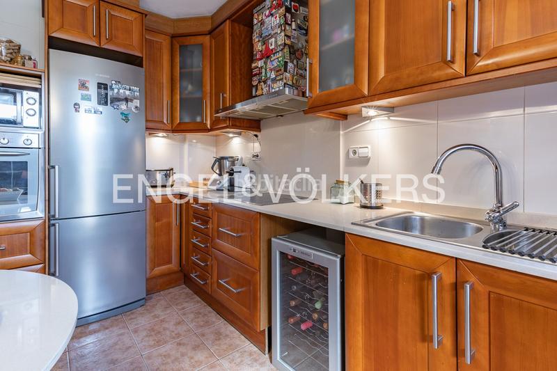 Foto 79378a0e-7af6-44b5-8ba2-bd8c1eb813be. Àtic amb calefacció aparcament piscina a Serraparera Cerdanyola del Vallès