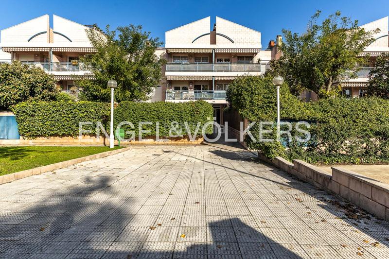 Foto d467dcfc-f3ab-41ce-b87c-205659f13766. Àtic amb calefacció aparcament piscina a Serraparera Cerdanyola del Vallès