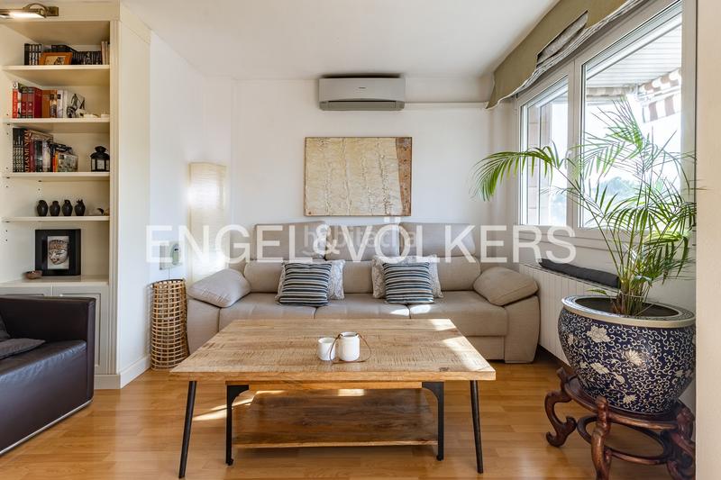 Foto d7f994f3-ed17-4b37-acd2-2b76511ddbb5. Àtic amb calefacció aparcament piscina a Serraparera Cerdanyola del Vallès