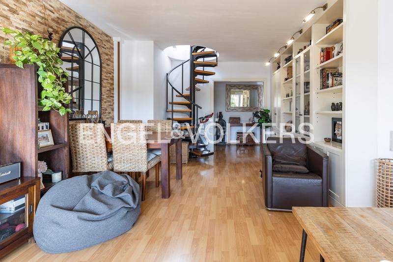 Foto f547df61-e41c-47b2-9b13-3b1cc2fb9be2. Àtic amb calefacció aparcament piscina a Serraparera Cerdanyola del Vallès