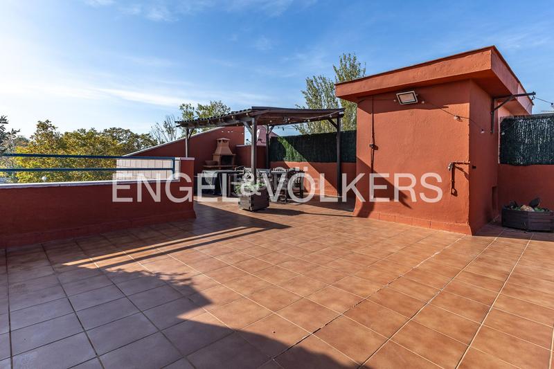 Foto f79a5bfd-55f0-4441-baf2-ffcb999ce688. Àtic amb calefacció aparcament piscina a Serraparera Cerdanyola del Vallès