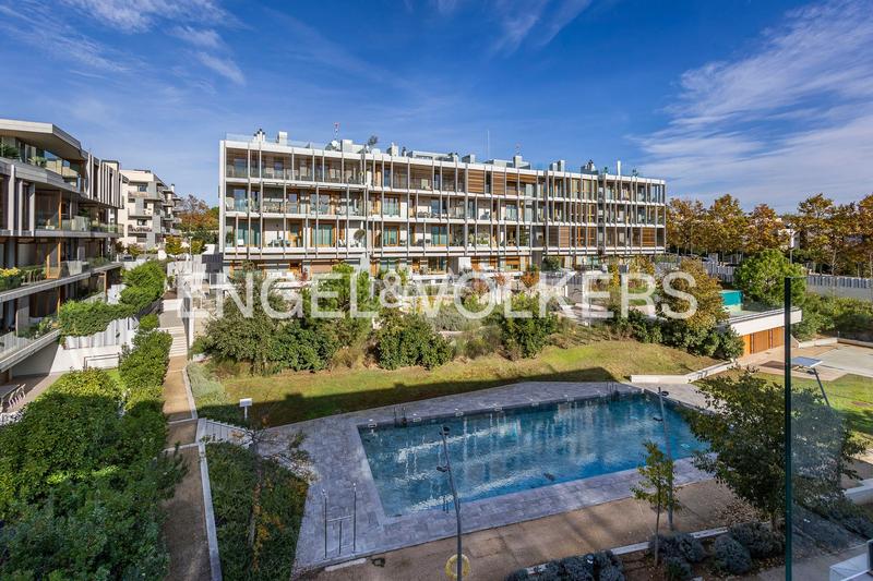 Foto 38ac45aa-1842-4494-bf41-41c5f0128d88. Rent penthouse with heating parking pool in Turó de Can Mates Sant Cugat del Vallès