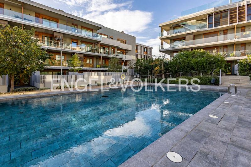 Foto 8f774194-fe05-4a8b-9d3e-4e52f25338ed. Rent penthouse with heating parking pool in Turó de Can Mates Sant Cugat del Vallès