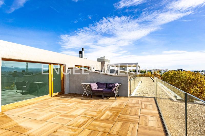 Foto adf88305-bfc2-417d-afb9-e516bcb25185. Rent penthouse with heating parking pool in Turó de Can Mates Sant Cugat del Vallès