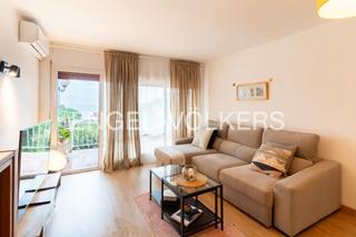 Appartement à Urbanitzacions. Encantador apartamento con terraza y vistas al mar