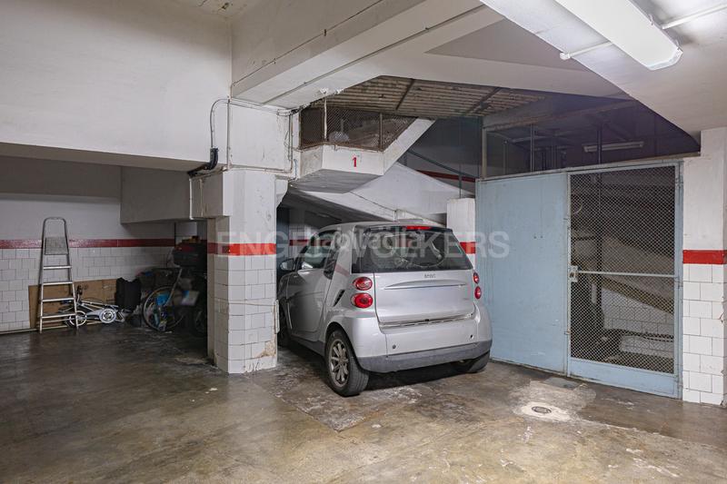 Foto 01dda4bf-39a0-4fec-88d2-a0f2a168da67. Apartamento elegante piso reformado en la plaza molina en Barcelona