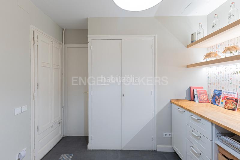 Foto 26354640-9a7b-4f42-83d0-ffe3689861a8. Apartamento elegante piso reformado en la plaza molina en Barcelona