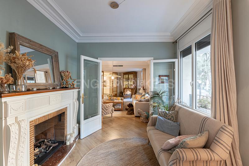 Foto 292e2acc-95ca-42de-993c-f3fa9af5d31a. Apartamento elegante piso reformado en la plaza molina en Barcelona