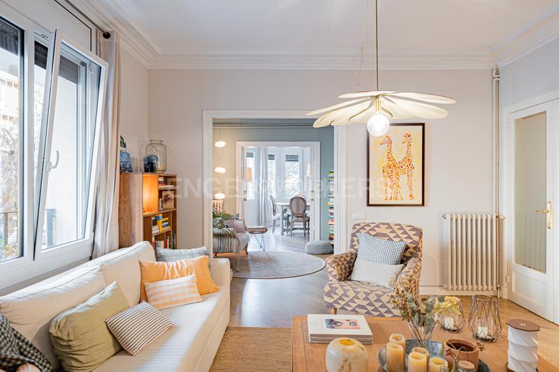 Foto 2c392445-6e78-418c-981b-5808b939087f. Apartamento elegante piso reformado en la plaza molina en Barcelona