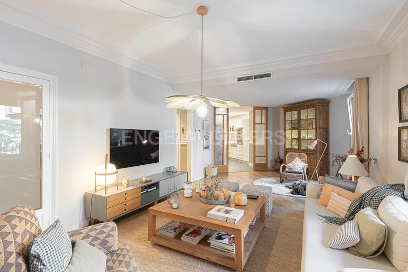 Foto 33251618-8733-4b34-9bcf-562c7993e568. Apartamento elegante piso reformado en la plaza molina en Barcelona