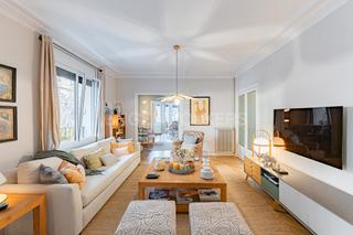 Apartamento en Sant Gervasi - Galvany. Elegante piso reformado en la plaza molina