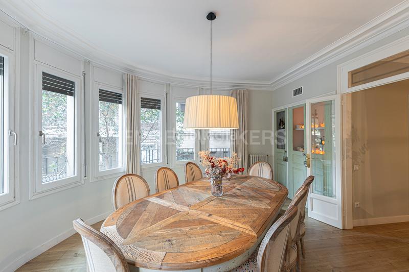 Foto 460b4af4-a699-447a-b612-7d45e574b024. Apartamento elegante piso reformado en la plaza molina en Barcelona