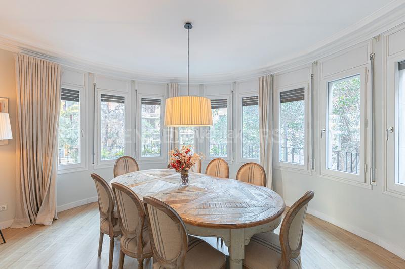 Foto 51ed9cb8-ecd0-4acf-b138-951b234c443a. Apartamento elegante piso reformado en la plaza molina en Barcelona