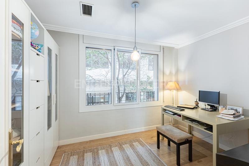 Foto 729235c3-d22f-463b-a75e-5773f0a84f97. Apartamento elegante piso reformado en la plaza molina en Barcelona