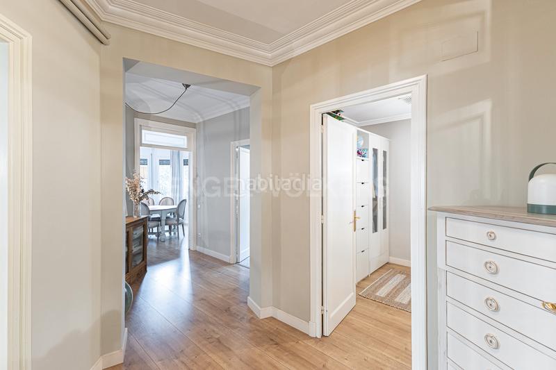 Foto 77444cf1-6424-4d6c-a5bc-b6495d7f6487. Apartamento elegante piso reformado en la plaza molina en Barcelona