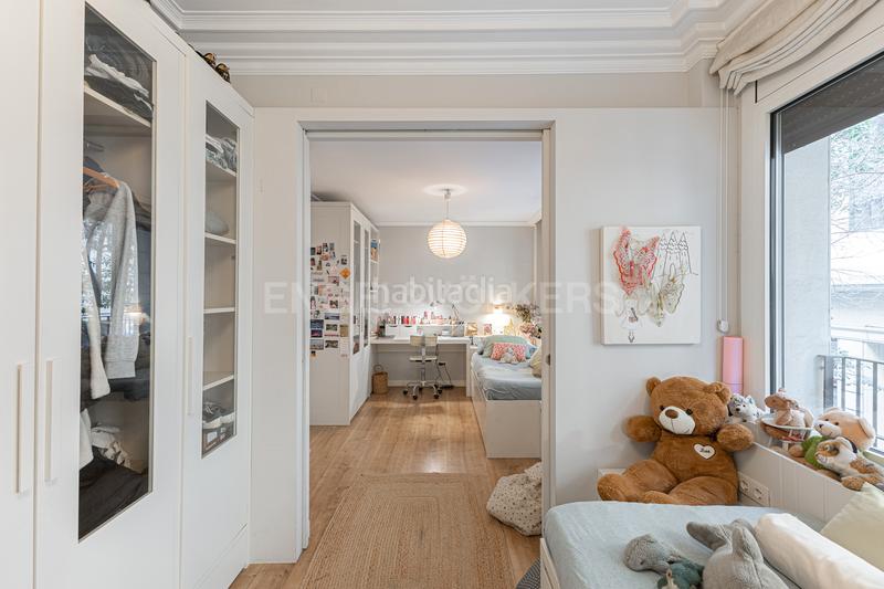 Foto c74de608-3c93-4c2d-80a1-260e525c7619. Apartamento elegante piso reformado en la plaza molina en Barcelona
