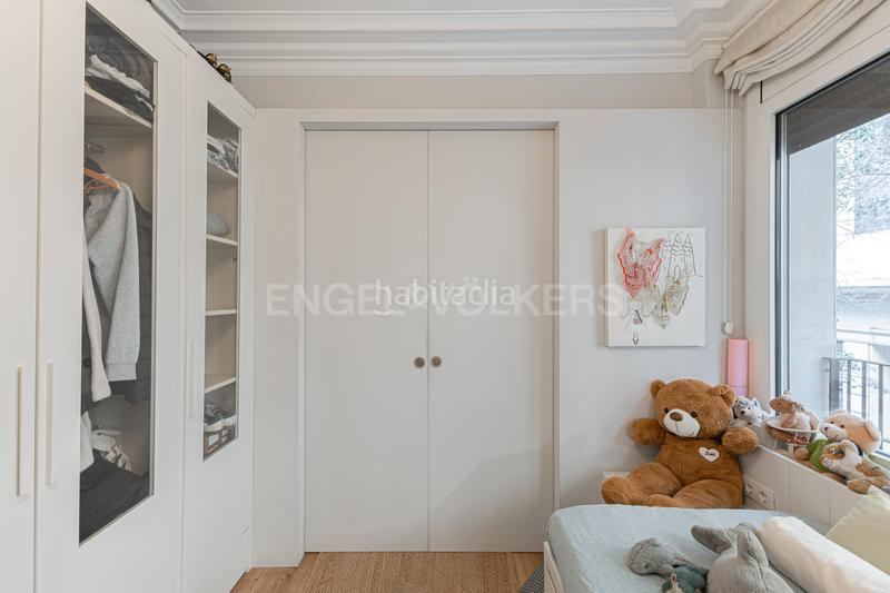 Foto f8c3732d-b886-4eb8-91d2-d7712d1b69f5. Apartamento elegante piso reformado en la plaza molina en Barcelona
